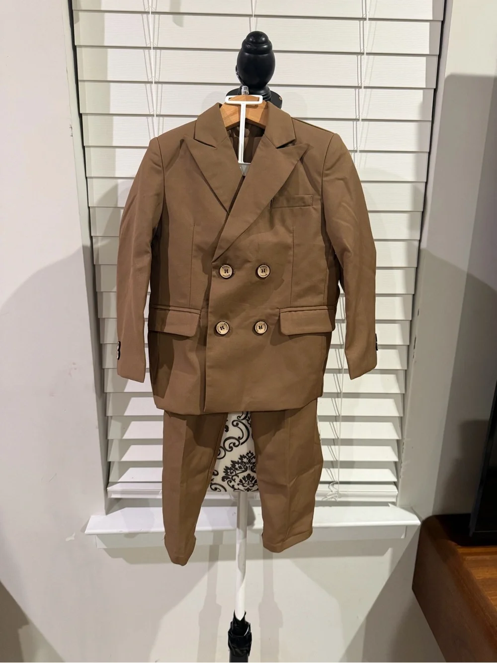 SHEIN Tan Double-Breasted Boys' Blazer and Trousers with Black Bow Tie